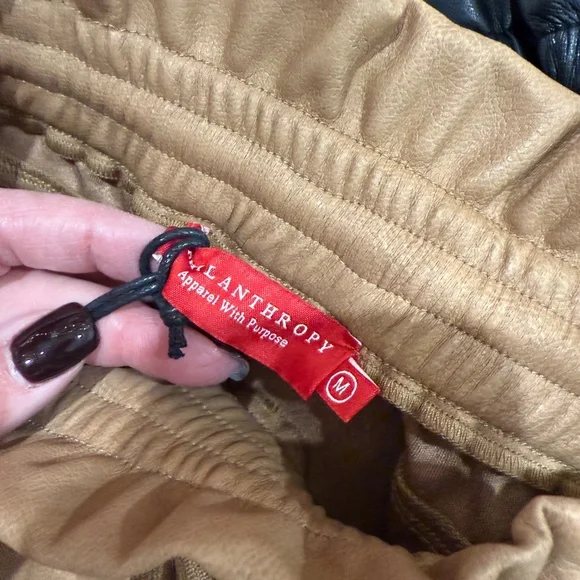 NWT N Philanthropy Faux Leather Shorts, Tan, Sz M - Picture 3 of 3